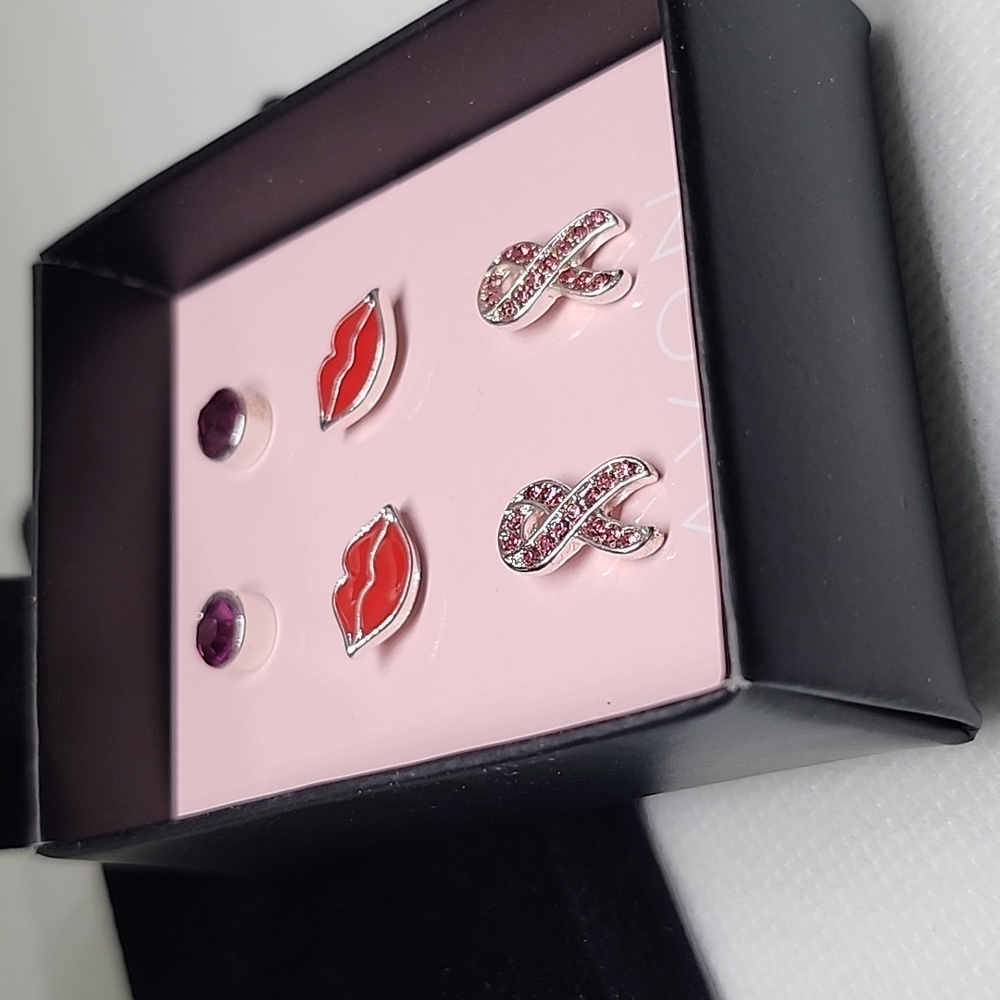 Earring pack.